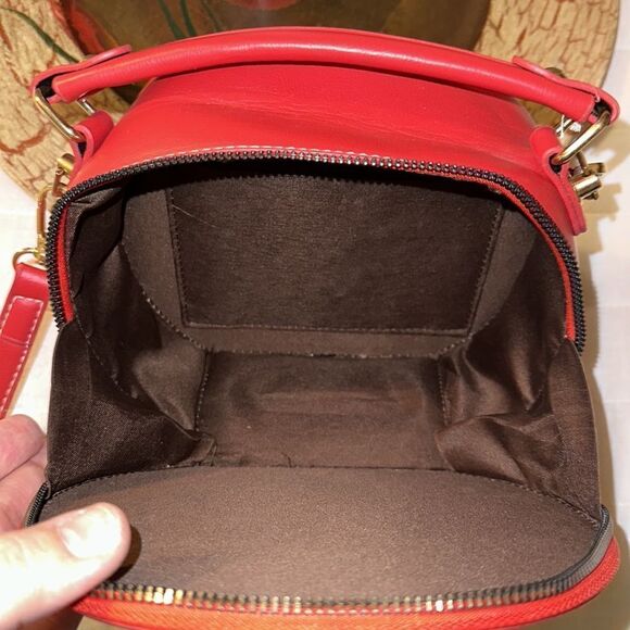 Beautiful Red Bow tie Faux Leather Small Canteen Shape Crossbody Bag - Picture 9 of 10